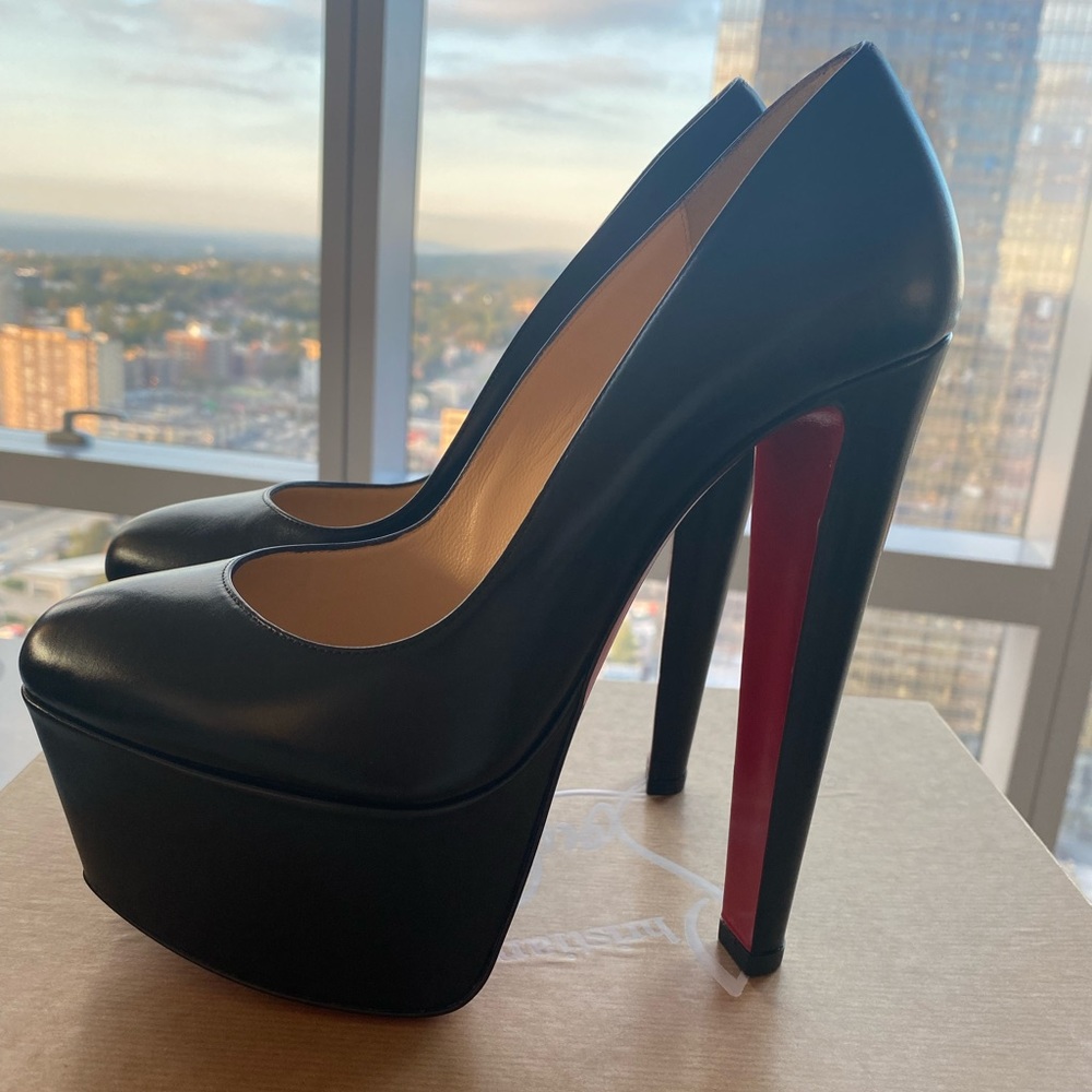 SOLD!!! Christian Louboutin Platform Pumps NEW Alta Vicky 160